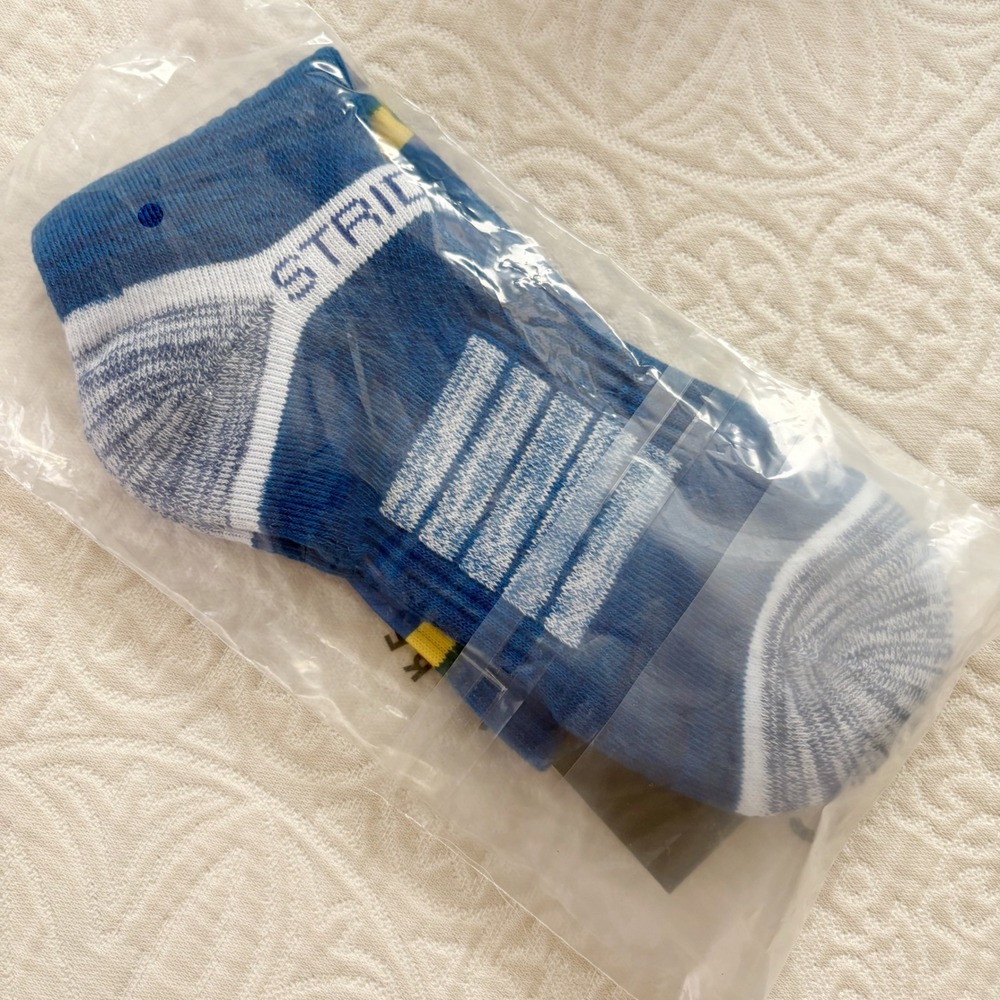 Blockbuster Blue Yellow Ticket Logo Crew Socks Sz M/L‎ - Picture 3 of 4